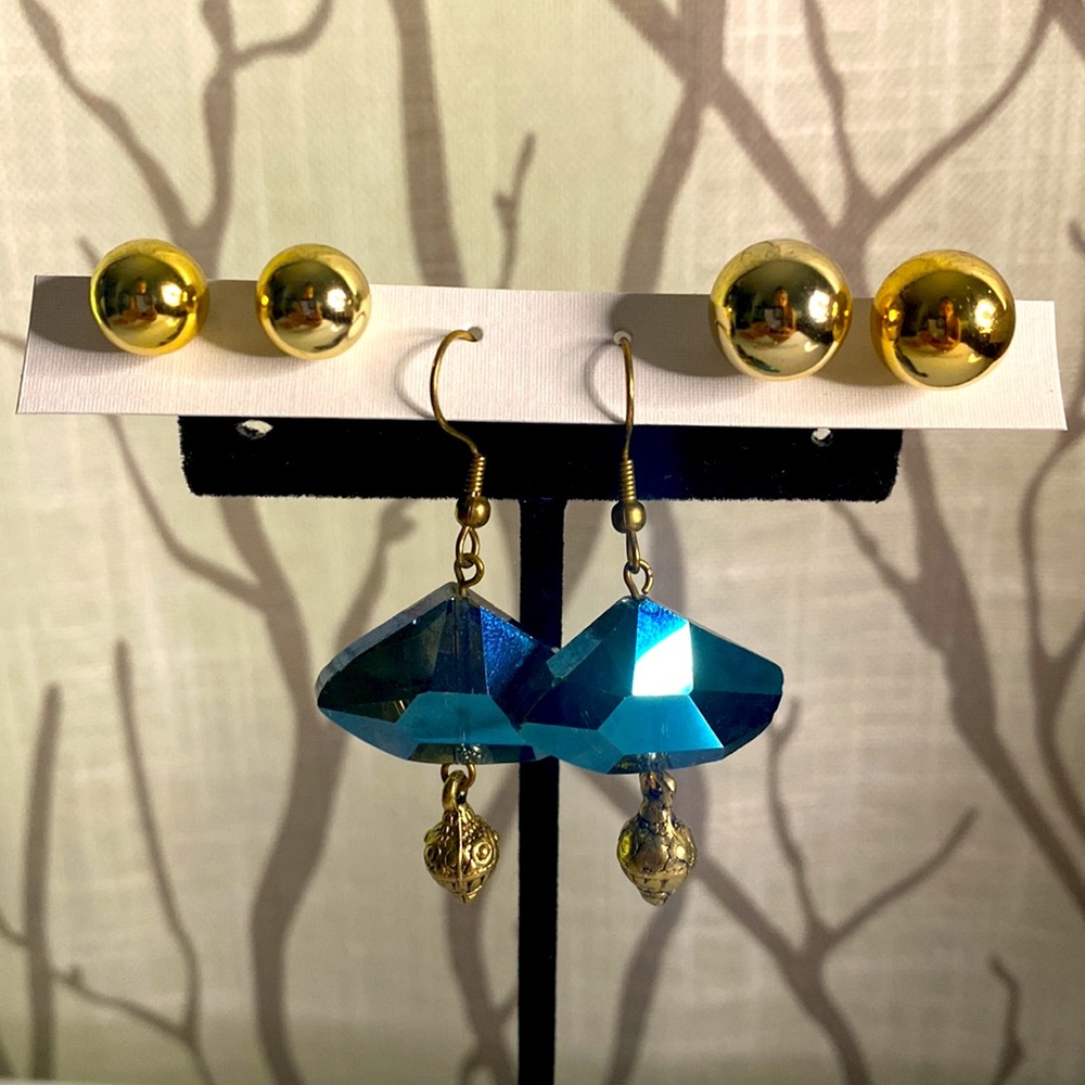 ✨NEW: Turquoise Colored Earrings✨